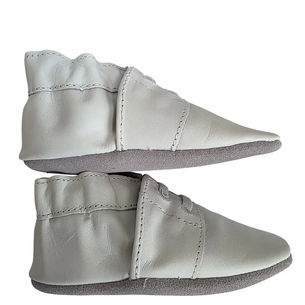Robeez White Baby Shoes 6-12 Months